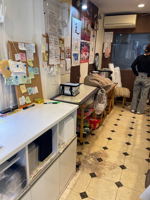 小西とうふ店の店内