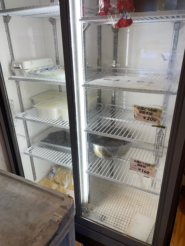 小西とうふ店の店内